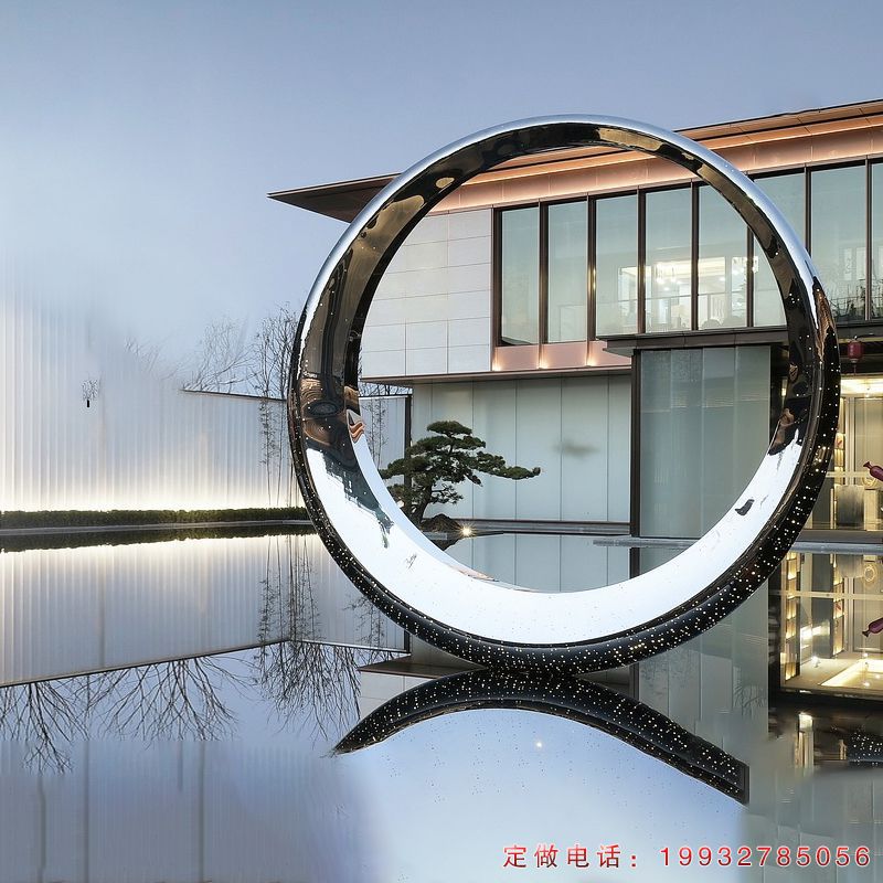 不锈钢月亮雕塑（1）