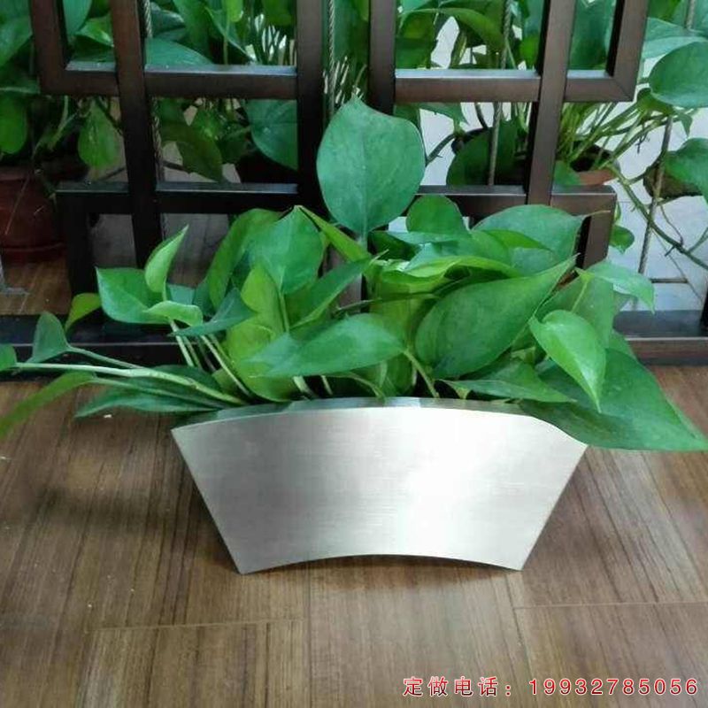 不锈钢花盆雕塑（1）