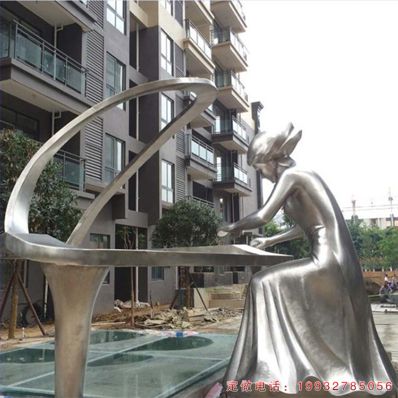 不锈钢钢琴雕塑（1）