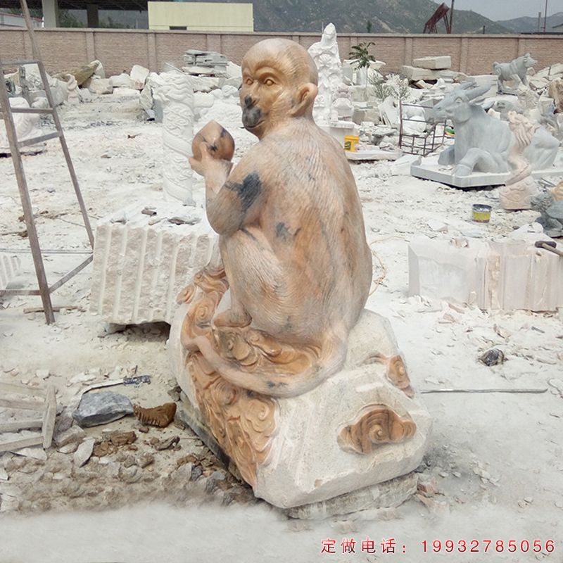 晚霞红拿桃的猴子动物石雕（3）