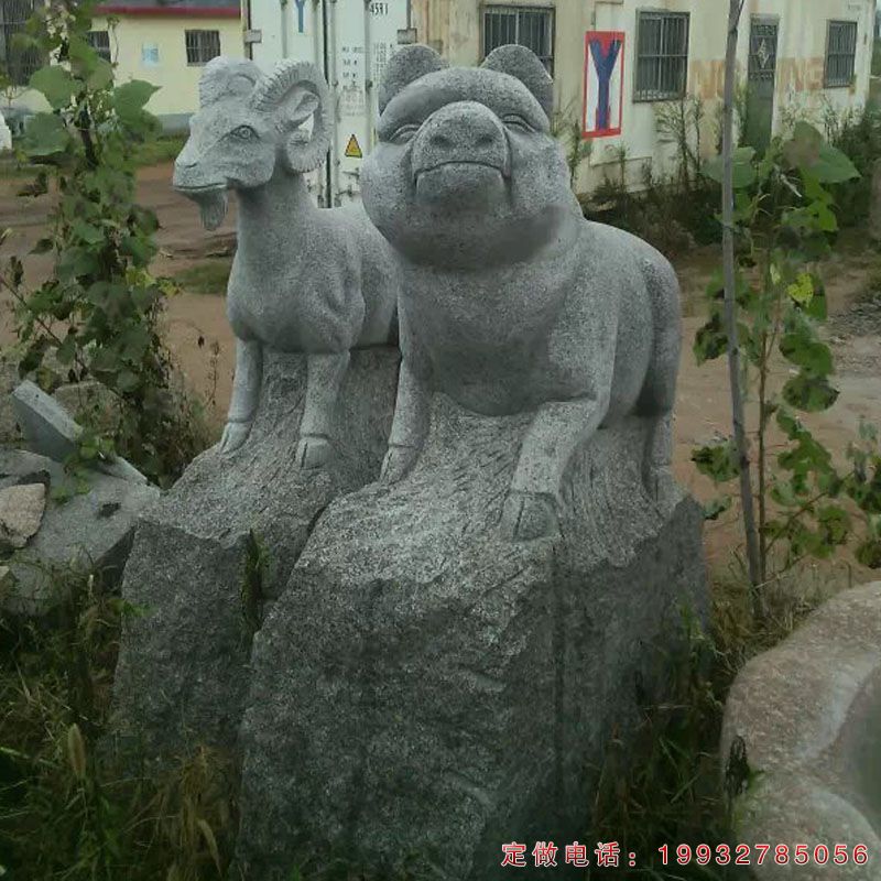 公园十二生肖猪石雕（1）
