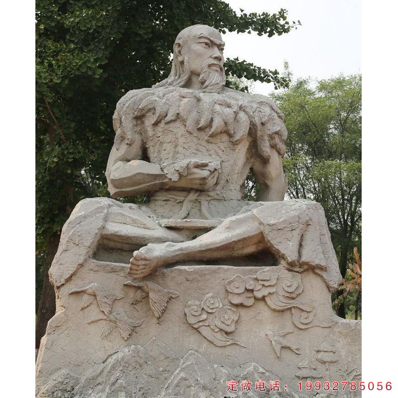 广场伏羲神话人物石雕（1）