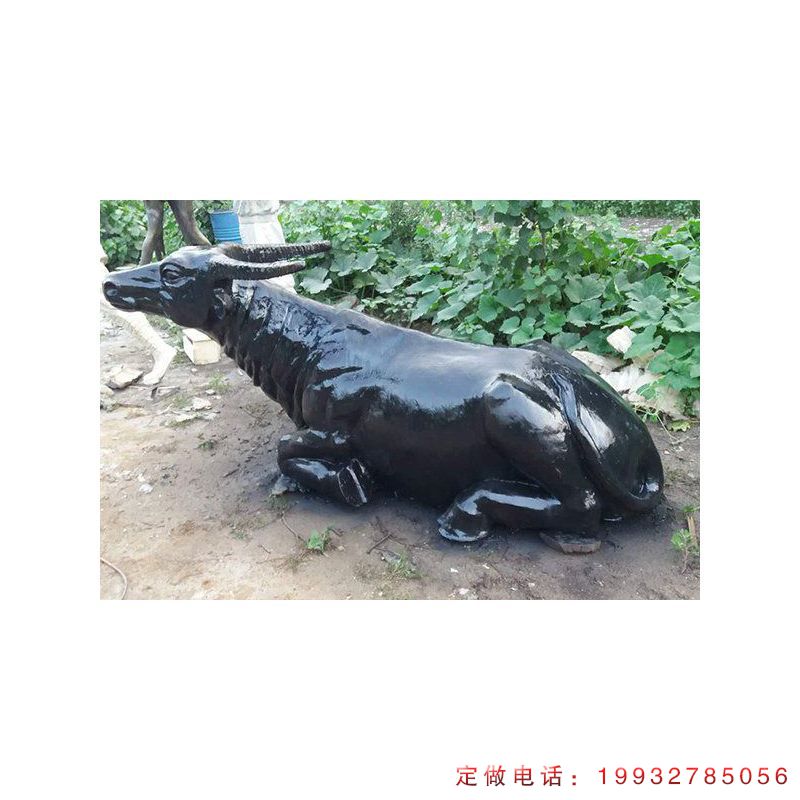 广场玻璃钢牛雕塑（2）
