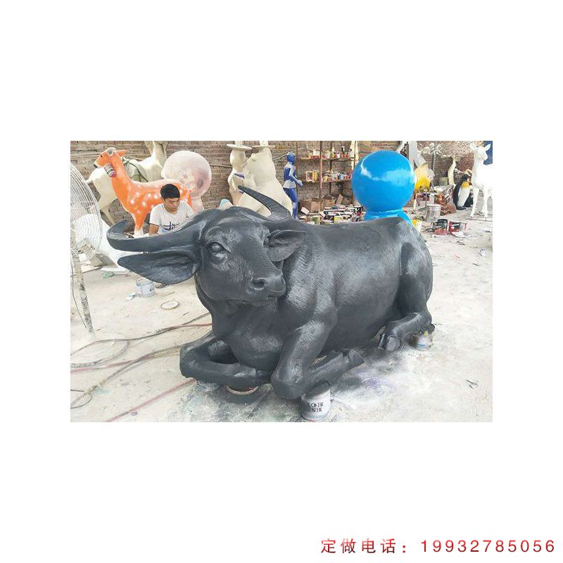 广场玻璃钢牛雕塑（3）
