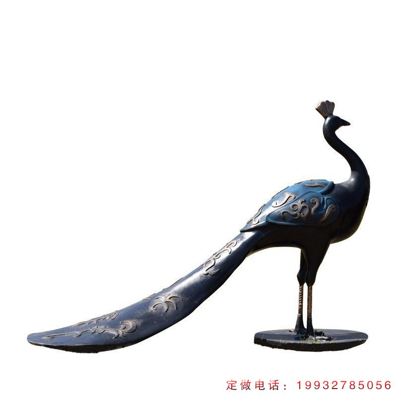 草坪孔雀动物铜雕（2）