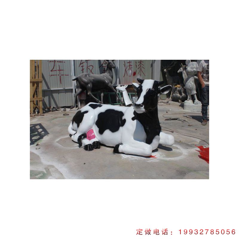 景区玻璃钢奶牛动物雕塑（1）
