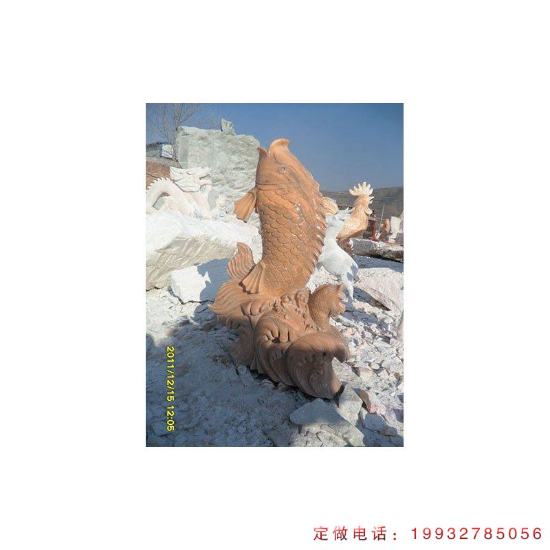 小区彩色鱼动物石雕（1）