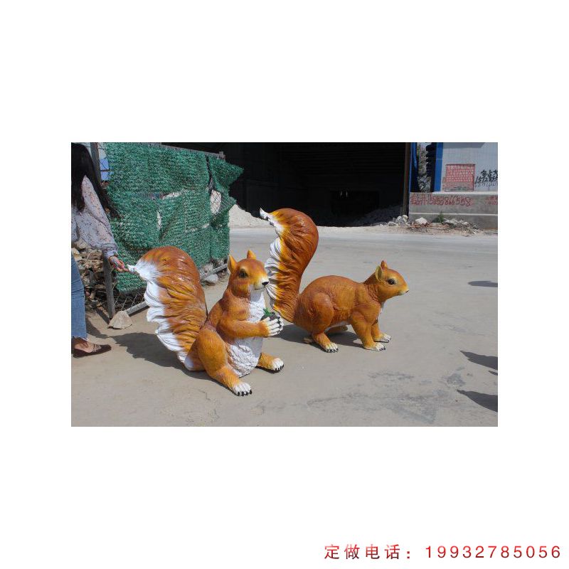 步行街玻璃钢松鼠动物雕塑（1）