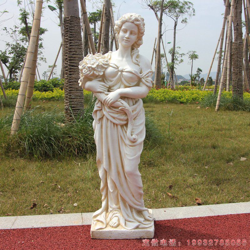 草坪抱花西方人物石雕（1）