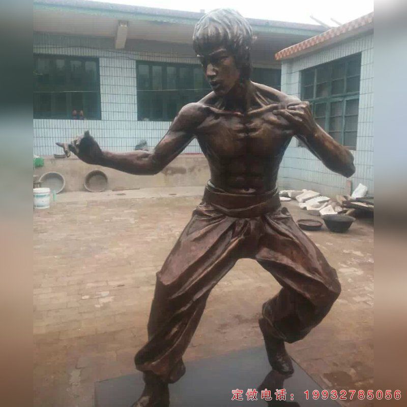 草坪李小龙人物铜雕（1）
