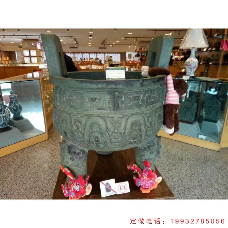 草坪三足鼎景观铜雕（2）