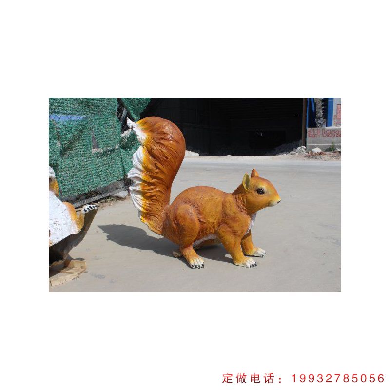 步行街玻璃钢松鼠动物雕塑（1）