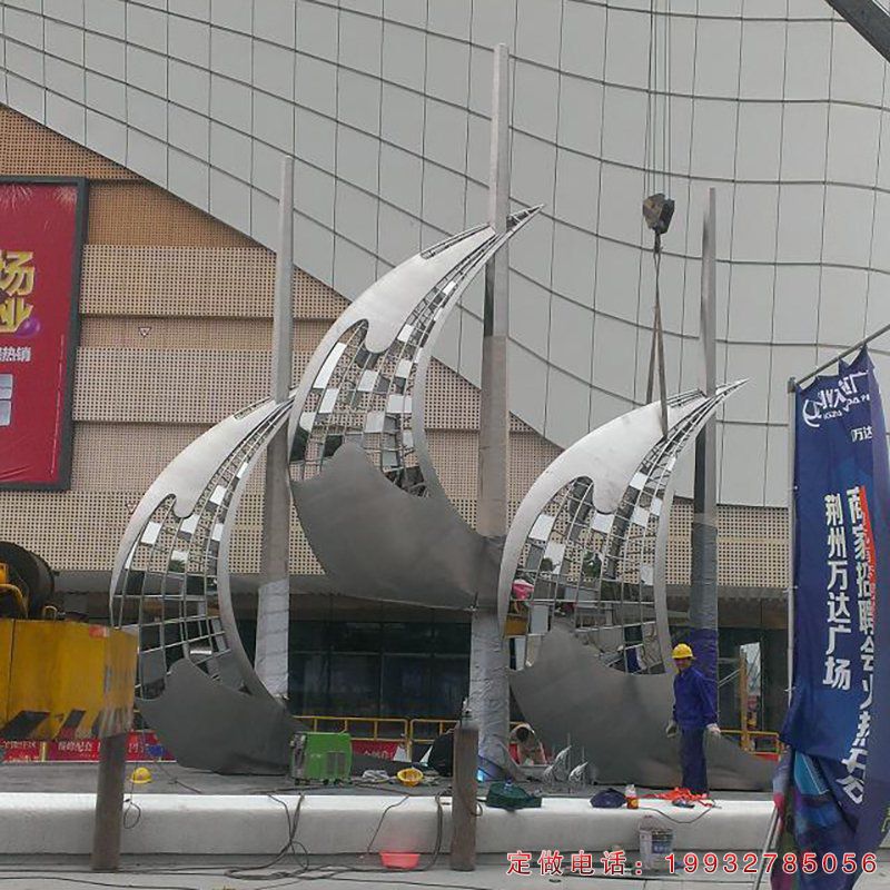 商业街不锈钢船景观雕塑（1）