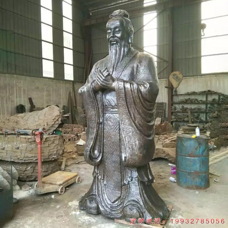 小区老子人物铜雕（1）