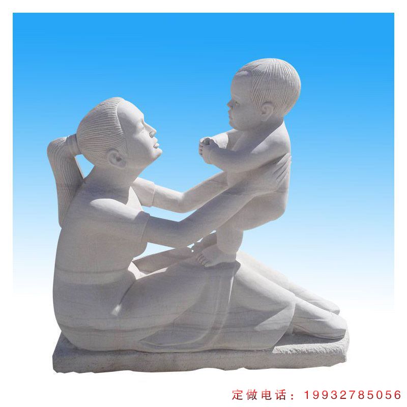 小区母子人物石雕（3）